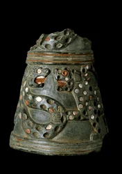 Nedre Mesopotamia, Irak, sumerisk kunst: serpentinvase fra tempelet til gudinnen Inanna, stedet for Nippur: representasjon av en kamp mellom en løvinne og en slange. 2600-2500 f.Kr. Søn h. 14,2 x diam. 12,5 cm Bagdad, National Iraq Museum