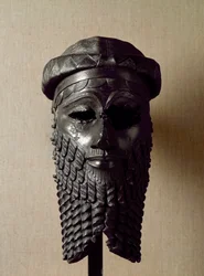 Sumerisk kunst: hodet av en konge, kanskje Naram-Sin (Naram Sin) (2254-2218 f.Kr.). Bronseskulptur. Omkring 2250 f.Kr. Mål: 36 x 20 cm. Bagdad, Iraks nasjonalmuseum