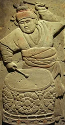 Terrakottastele med musiker, Tang-dynastiet (618-907), oppdaget i Shaanxi-provinsen, Steles Forest Museum i Xian. Fotografi, Leonard de Selva, Kina, 2006.