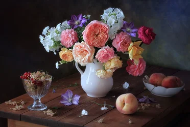 Blomsterstilleben med ferskener