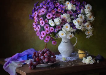 Landlige blomster og druer