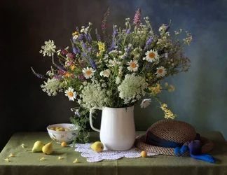 Rustikk bukett med villblomster
