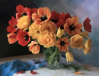 En fargerik tulipanbukett