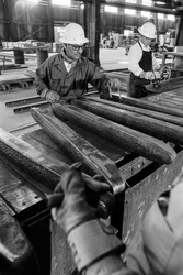 Barer av nypreget kobber ved Phelps Dodge Smelter Douglas Arizona, smelteverk av kobber...