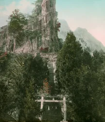 Utsikt over Myogi-fjellet i Gunma prefektur, cirka 1900–1915 (fotografi)