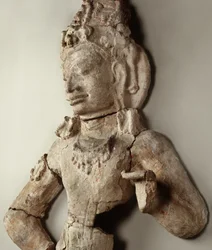 Bodhisattva fra Ku Bua, Davaravati-perioden (terrakotta)