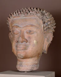 Leder av Buddha, Haripunjaya Kingdom (terrakotta)