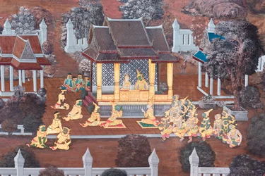 Veggmaleri som viser scener fra Ramayana ved Wat Phra Kaeo, Royal Grand Palace, Bangkok, Thailand