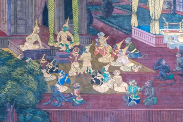 Veggmaleri som viser scener fra Ramayana ved Wat Phra Kaeo, Royal Grand Palace, Bangkok, Thailand