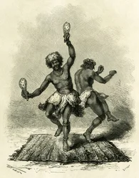 Den profetiske dansen, spesielt for Masoupias-stammen, varer hele dagen lang, akkompagnert av trommer, sanger og håndklapp, de to danserne utfører sin dans til fullstendig utmattelse, og når de faller bevisstløse, forlater de de skjebnesvangre ordene til e