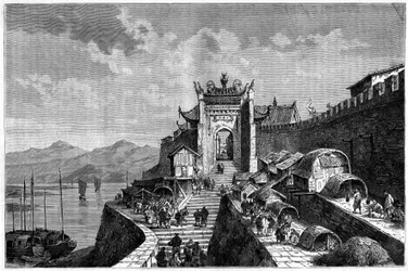 Utsikt over Shanghai-porten ved Huangpu-elven, Kina i årene 1870-1880. Gravering etter en tegning av Weber, i "Le Tour du Monde, Nouveau journal des Voyages", redigert av Edouard Charton, Paris