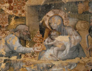 Madonna med barn, en av de tre hellige kongene, gir barnet en gyllen kopp
