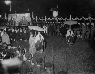 Begravelse av Mikado, september, 1912