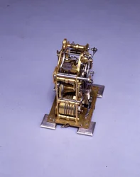 Miniatyr slående brakett klokke, nr. 222, ca. 1695 (metall) (se også 834228-31)