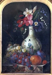 Stilleben av påskeliljer og iris i en kinesisk vase