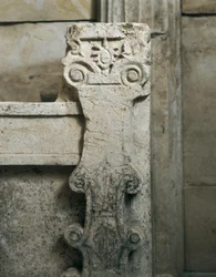 Thrakisk grav til Sveshtari, detalj av arkitektur nær sarkofagen, 3. århundre f.Kr. (steinskulptur)