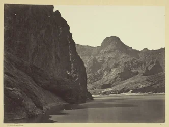 Black Cañon, Coloradoelven, utsikt nedstrøms nær leir 7. Utforskninger i Nevada og Arizona, ekspedisjonen i 1871. Løytnant Geo. M. Wheeler, kommanderende.