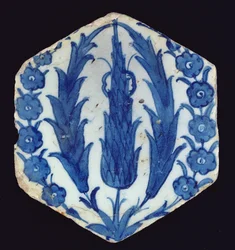 Sekskantet Isnik-flis med sypresser og en prunus, 1560-70 (keramikk med farget underglasur)