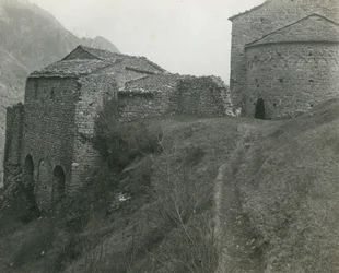 Abbey of San Pietro al Monte, Civate, Lombardia, Italia, fotografi av Ugo Monneret de Villard, rundt 1910