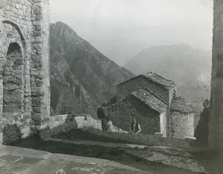 Abbey of San Pietro al Monte, Civate, Lombardia, Italia, fotografi av Ugo Monneret de Villard, rundt 1910