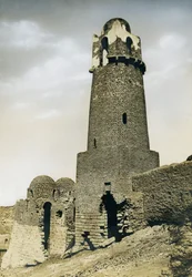 Minareten al-Mashhad al-Bahari, nær Aswan, Egypt, fotografert av Ugo Monneret de Villard