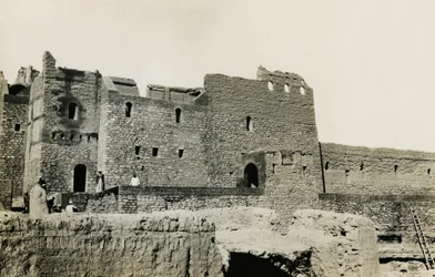 St. Simeons kloster etter restaureringen, Aswan, Egypt, fotografert av Ugo Monneret de Villard