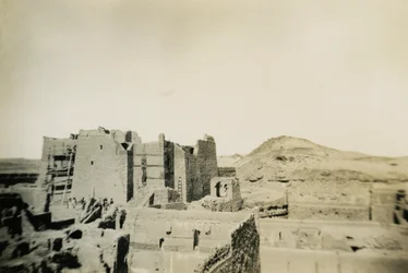St. Simeons kloster under restaureringen, Aswan, Egypt, fotografert av Ugo Monneret de Villard