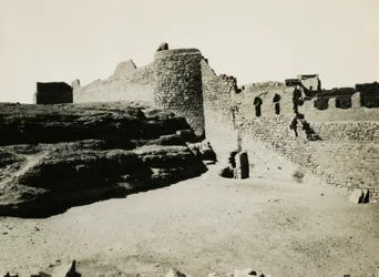 St. Simeons kloster, sett fra sørøst, Aswan, Egypt, fotografert av Ugo Monneret de Villard