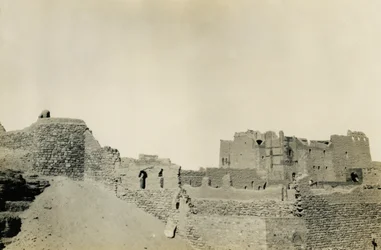 St. Simeons kloster, sett fra sørøst, Aswan, Egypt, fotografert av Ugo Monneret de Villard
