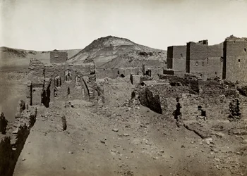 St. Simeons kloster, sett fra terrasseområdet mot sørvest, Aswan, Egypt, fotografert av Ugo Monneret de Villard