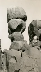 Steiner i Goz Regeb, Sudan, fotografert av Ugo Monneret de Villard, ca. 1925