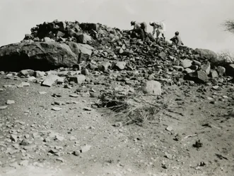 Ruiner i Goz Regeb-regionen, Sudan, fotografert av Ugo Monneret de Villard, ca. 1925