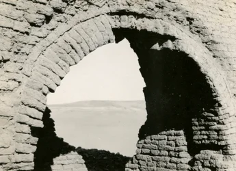 Ruiner av kirke i ørkenen, detalj av pendentiv for kuppel, Adindan, Egypt, fotografert av Ugo Monneret de Villard