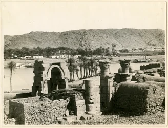 Osiris-tempelet, før restaureringen, Bigeh-øya, Egypt, fotografert av Ugo Monneret de Villard