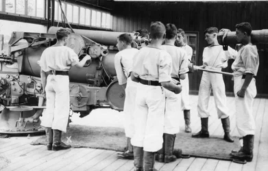 6-tommers pistoløvelse, Royal Navy treningsanlegg, Shotley, Suffolk, 1936