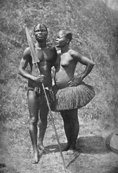 En Mulolo Kongo-kriger og hans kone fra de sentrale Kongo-regionene, 1902