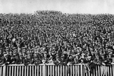 En lørdag vinterfotballpublikum, London, 1926-1927
