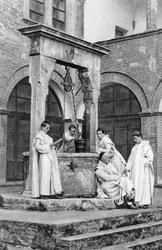 En gruppe munker ved klosteret Monte Oliveto Maggiore, Italia, 1922