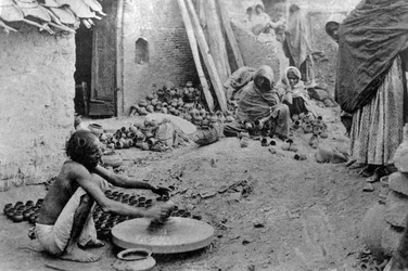 En keramiker på jobb, India, 1900-tallet