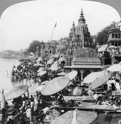 Et tempel og ghats på Ganges i Benares Varanasi, India, 1900-tallet