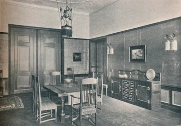 En utsikt over en spisestue i en Berlin-leilighet, designet av M. H. Baillie Scott, c1909.
