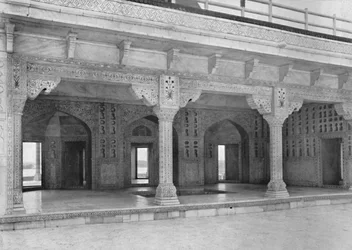 Agra. Et rom i Jasmintårnet, c1910.