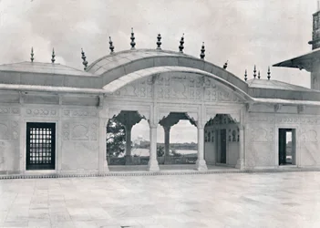 Agra. Khas Mahal som viser Taj, c1910.