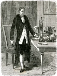 Alessandro Volta, italiensk fysiker, demonstrerer sitt elektriske haugbatteri, c1800 c1870
