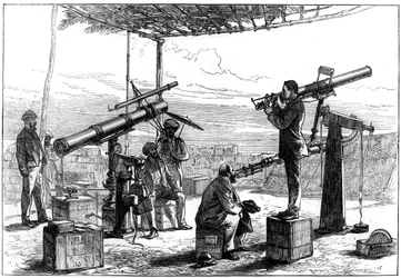 Astronomer venter på en formørkelse, India, 1872