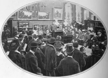 Auksjon pågår hos Phillips auctioneers, London, c1901 1901