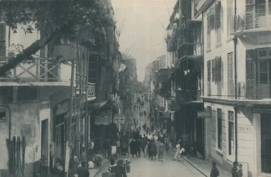 Balkongbygninger på en folkevei som går mot øst og vest, c1935