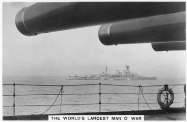 Battlecruiser HMS Hood, sett fra HMS Nelson, 1937