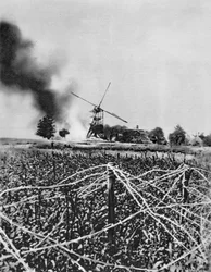 Bombardement av en vindmølle med brennende skjell, Artois, Frankrike, første verdenskrig, 1915