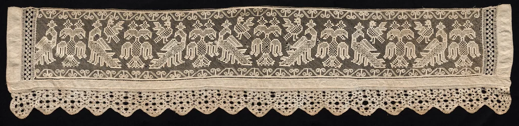 Kant med kronede og dobbelthodede fugler, 1700-1800-tallet.